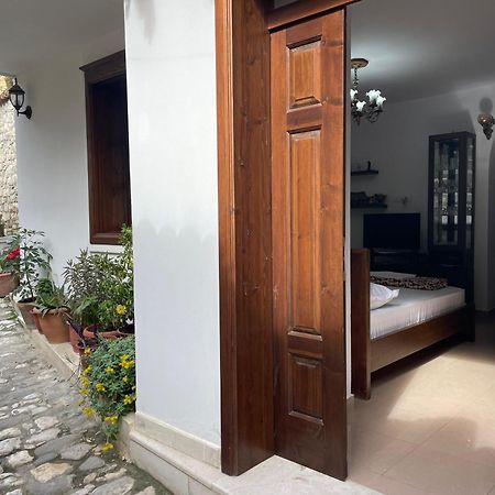 Apartment Altin In Old Town Berat Zewnętrze zdjęcie