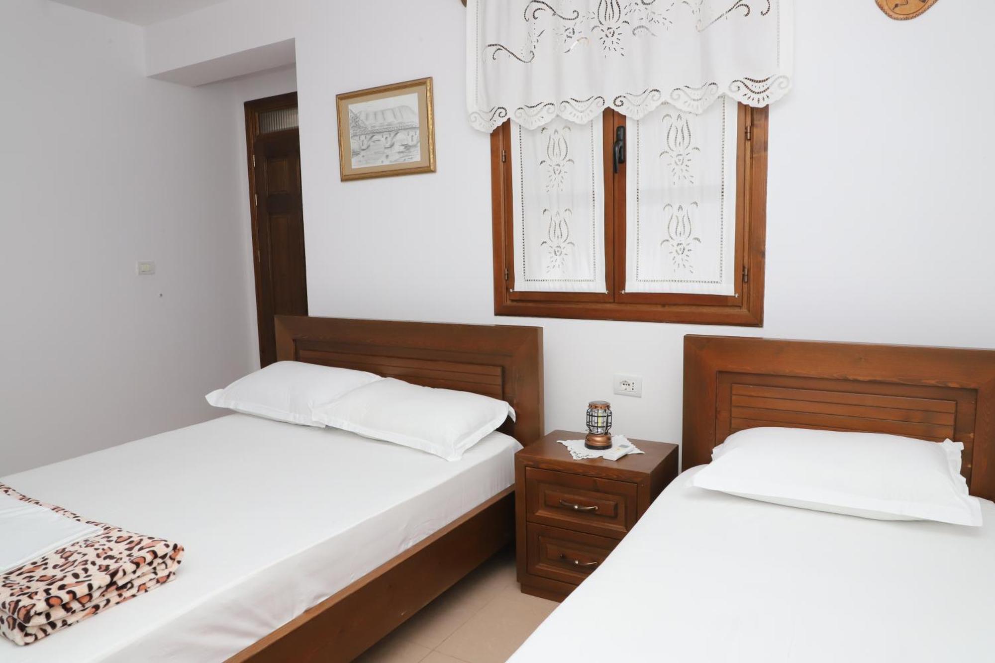 Apartment Altin In Old Town Berat Zewnętrze zdjęcie