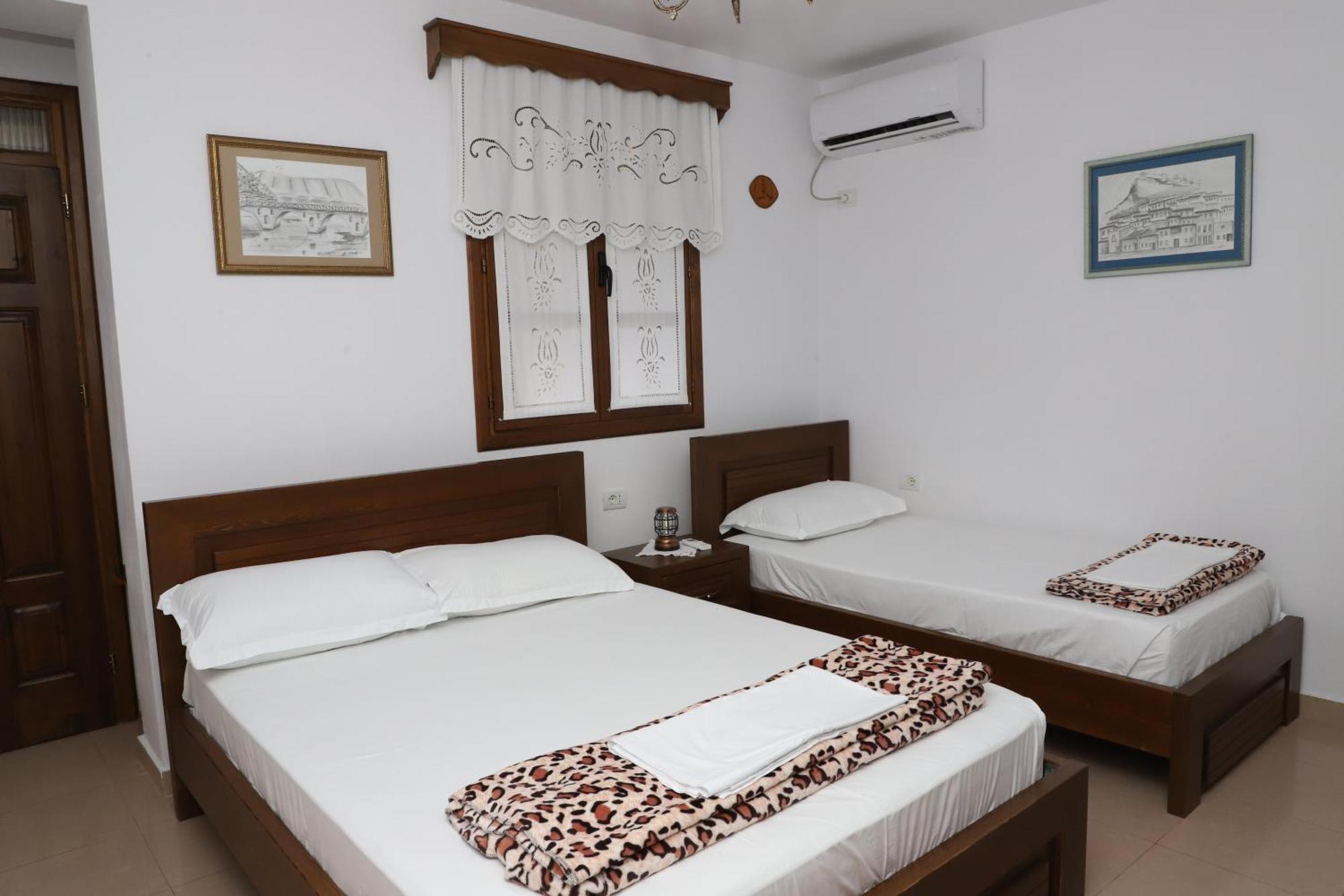 Apartment Altin In Old Town Berat Zewnętrze zdjęcie