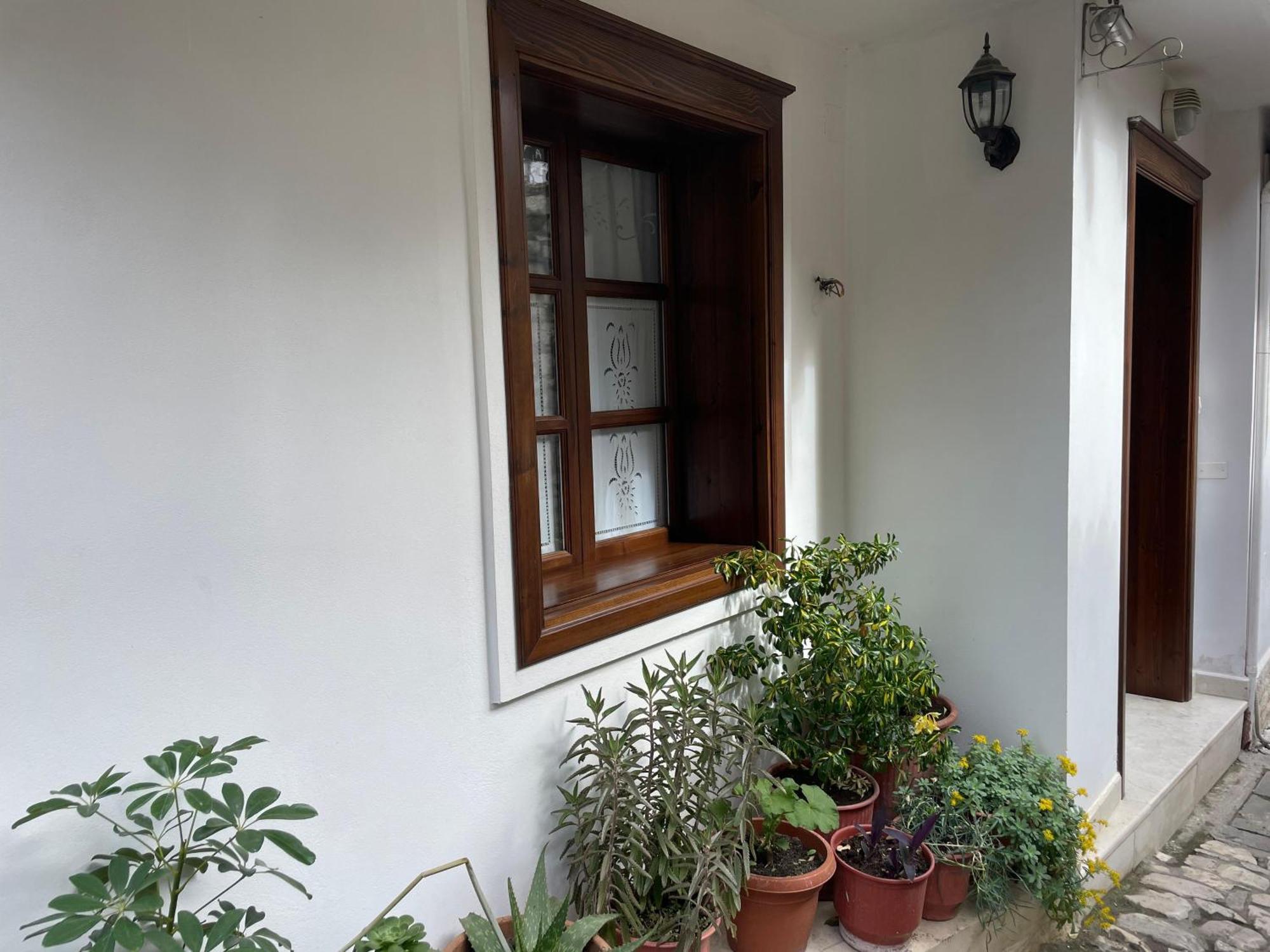 Apartment Altin In Old Town Berat Zewnętrze zdjęcie