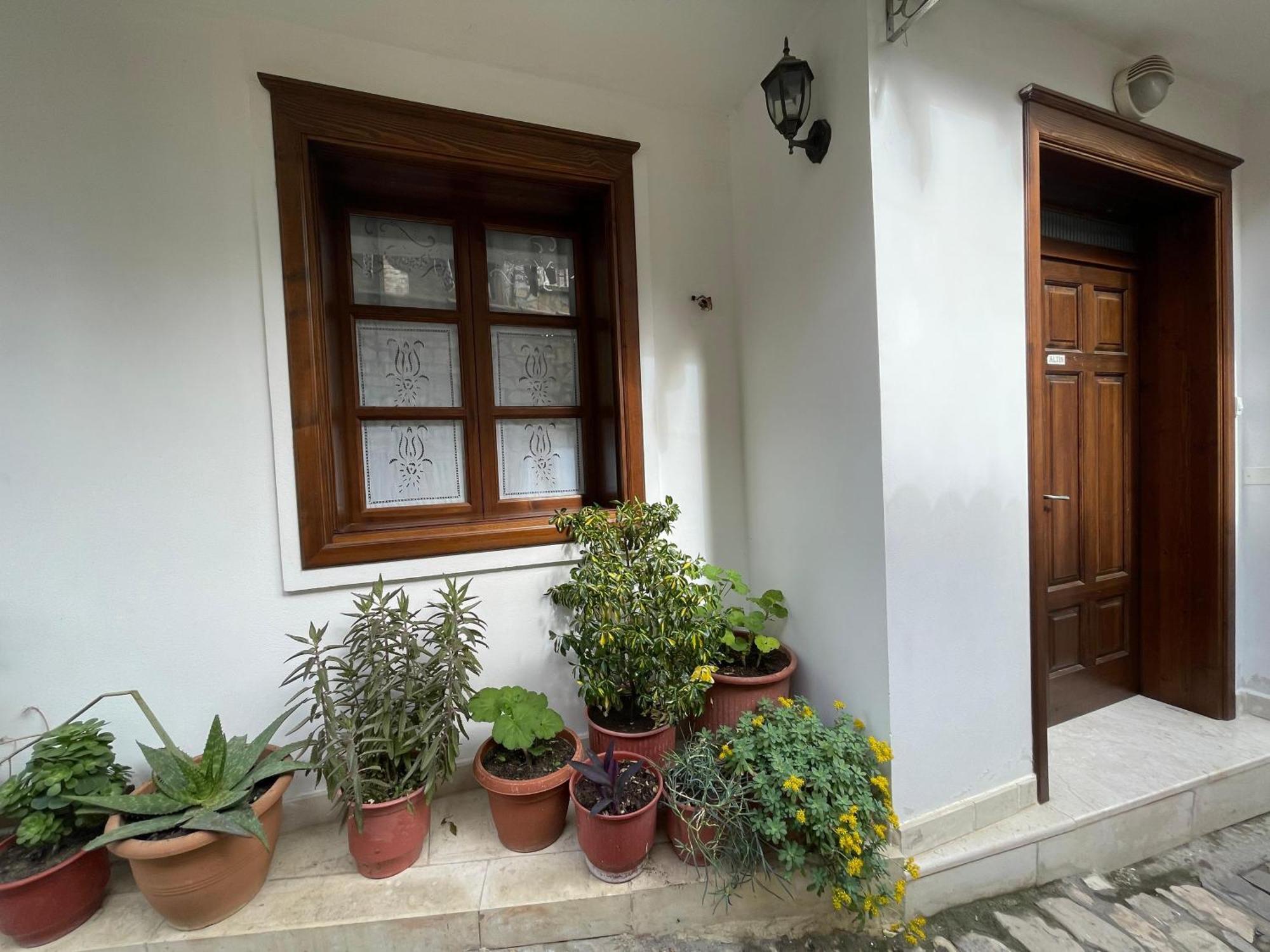 Apartment Altin In Old Town Berat Zewnętrze zdjęcie