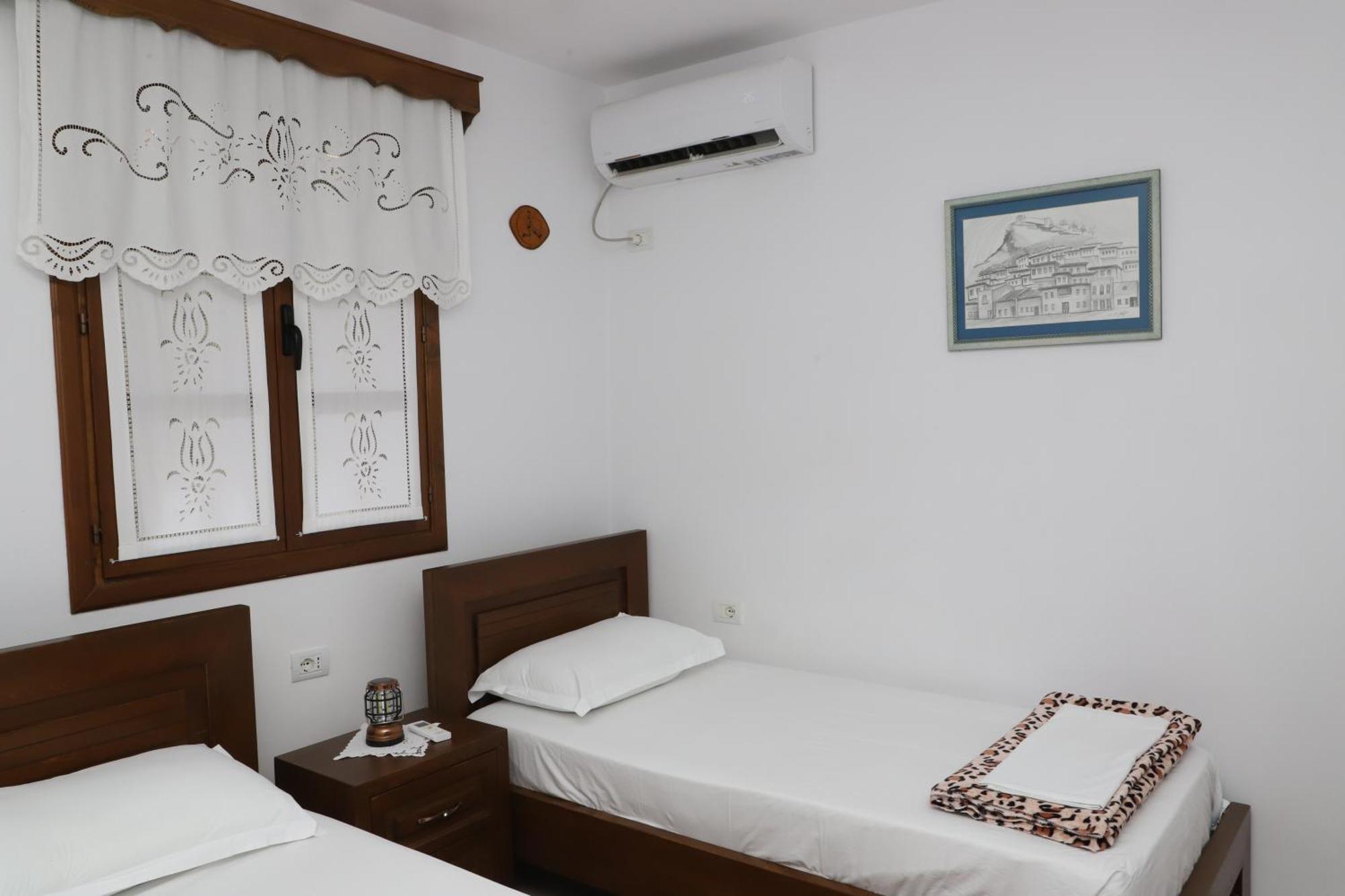 Apartment Altin In Old Town Berat Zewnętrze zdjęcie