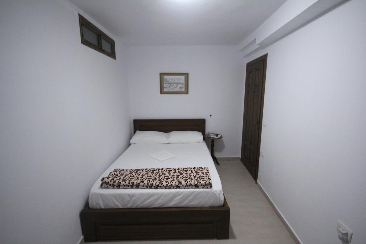 Apartment Altin In Old Town Berat Zewnętrze zdjęcie