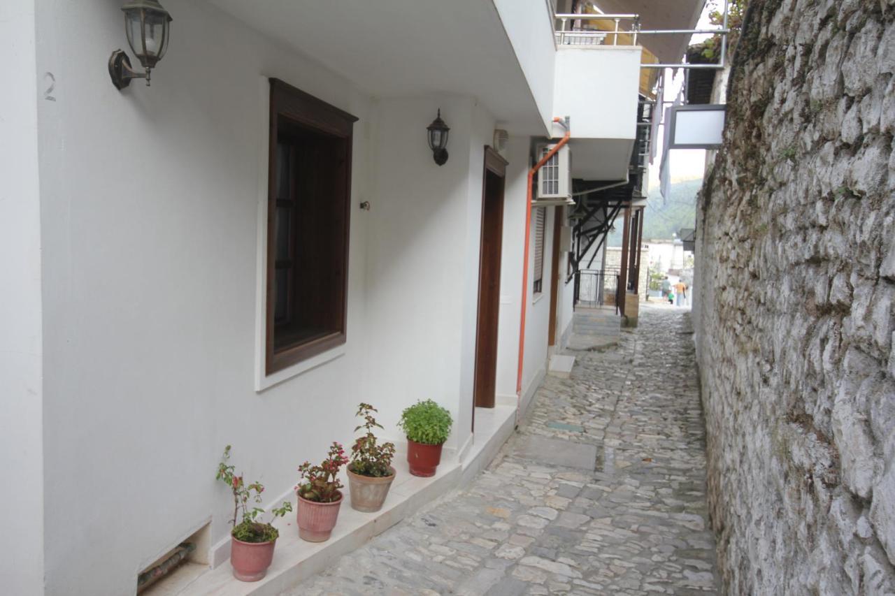 Apartment Altin In Old Town Berat Zewnętrze zdjęcie